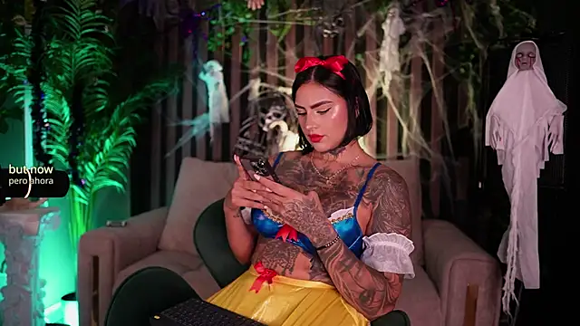 Kleeopatra  online show from 10-21-25, 11:49