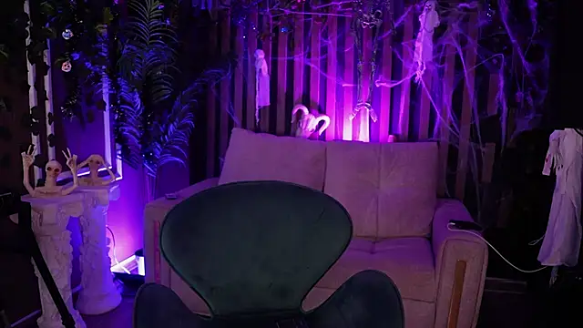 Kleeopatra  online show from 10-28-25, 11:07