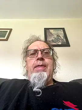 Snapshot of  chatting on 09-21-25, 11:23  online show from 09-21-25, 11:23