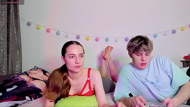 Snapshot of Emily_and_Ilumi chatting on 12-26-24, 12:25 Emily and Ilumi online show from 12-26-24, 12:25