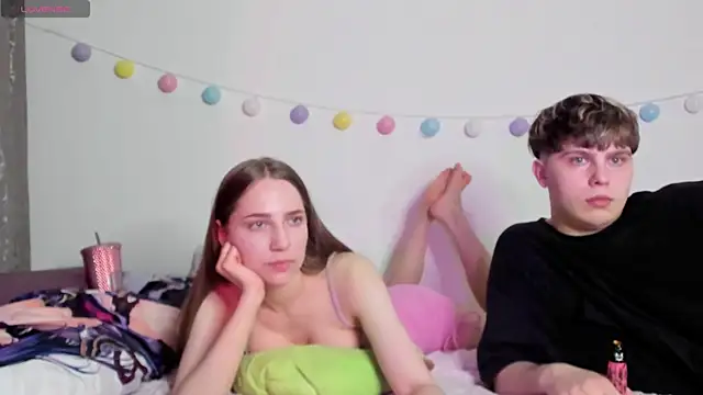 Snapshot of Emily_and_Ilumi chatting on 01-04-25, 06:41 Emily and Ilumi online show from 01-04-25, 06:41