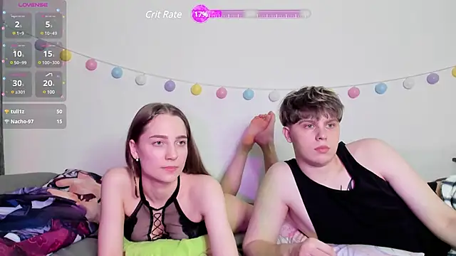 Snapshot of Emily_and_Ilumi chatting on 01-11-25, 01:06 Emily and Ilumi online show from 01-11-25, 01:06