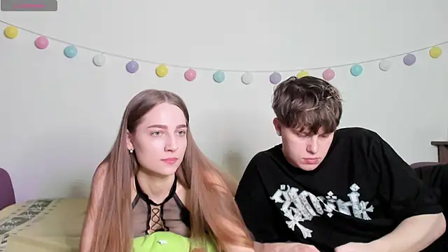 Snapshot of Emily_and_Ilumi chatting on 01-30-25, 05:06 Emily and Ilumi online show from 01-30-25, 05:06