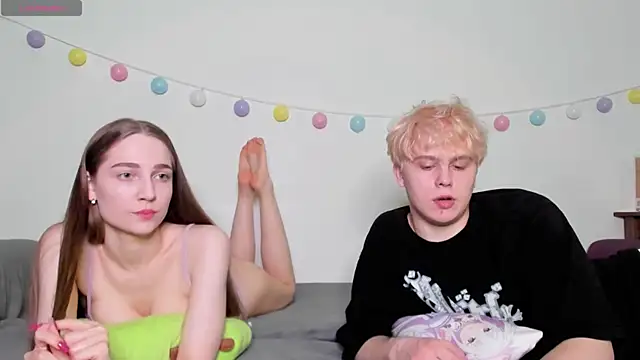 Snapshot of Emily_and_Ilumi chatting on 03-03-25, 05:39 Emily and Ilumi online show from 03-03-25, 05:39