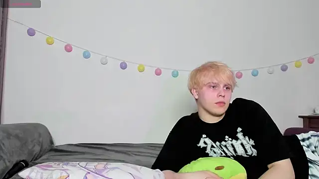 Snapshot of Emily_and_Ilumi chatting on 03-10-25, 05:50 Emily and Ilumi online show from 03-10-25, 05:50