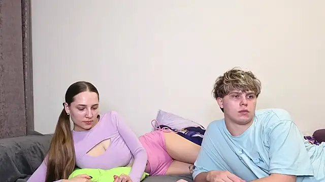 Snapshot of Emily_and_Ilumi chatting on 10-07-25, 06:16 Emily and Ilumi online show from 10-07-25, 06:16