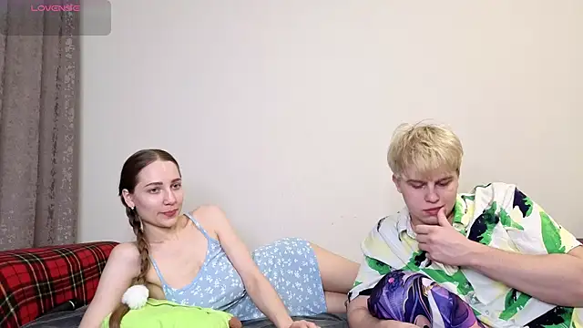 Emily and Ilumi online show from 02-05-26, 06:12