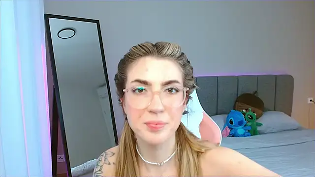 Snapshot of Mrs_Tory chatting on 12-22-24, 09:22 Mrs Tory online show from 12-22-24, 09:22