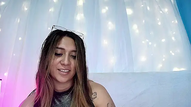 Natasha Wilde  online show from 12-13-24, 10:55