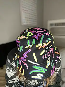 Snapshot of 4kUsh2Fashion0 chatting on 02-04-25, 09:10 4kUsh2Fashion0 online show from 02-04-25, 09:10