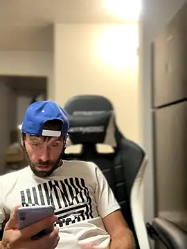 Snapshot of 4kUsh2Fashion0 chatting on 10-10-25, 01:43 4kUsh2Fashion0 online show from 10-10-25, 01:43