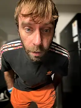 Snapshot of 4kUsh2Fashion0 chatting on 10-11-25, 03:10 4kUsh2Fashion0 online show from 10-11-25, 03:10