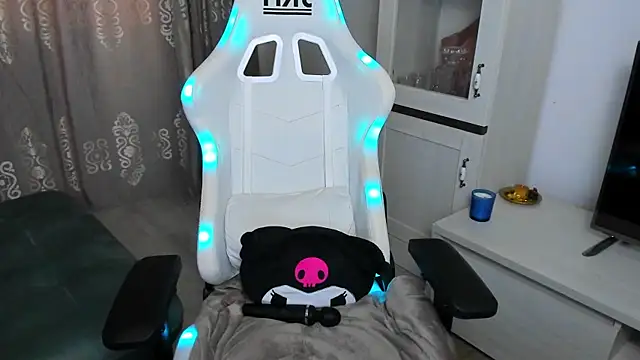 Snapshot of EveEvian chatting on 01-14-25, 02:53 EveEvian online show from 01-14-25, 02:53