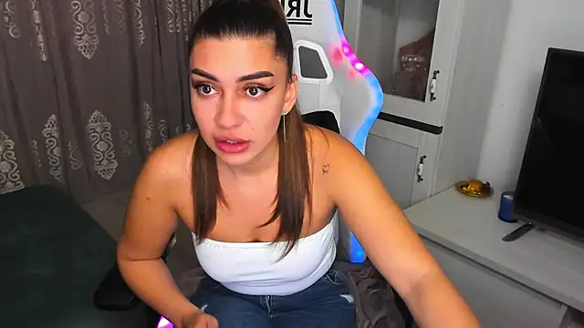 Snapshot of EveEvian chatting on 01-24-25, 03:24 EveEvian online show from 01-24-25, 03:24