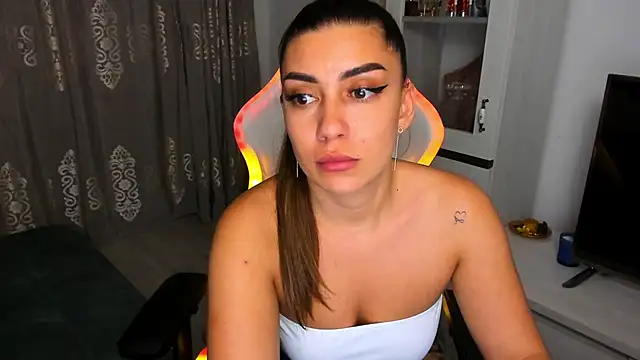 Snapshot of EveEvian chatting on 01-24-25, 06:25 EveEvian online show from 01-24-25, 06:25