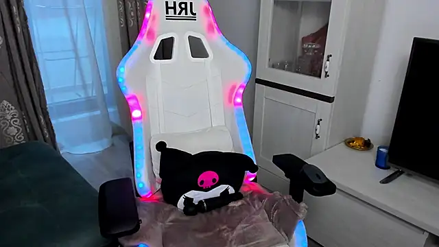 Snapshot of EveEvian chatting on 01-27-25, 07:03 EveEvian online show from 01-27-25, 07:03