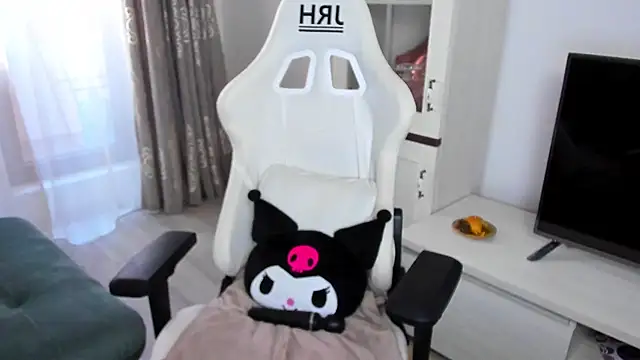 Snapshot of EveEvian chatting on 02-25-25, 03:38 EveEvian online show from 02-25-25, 03:38