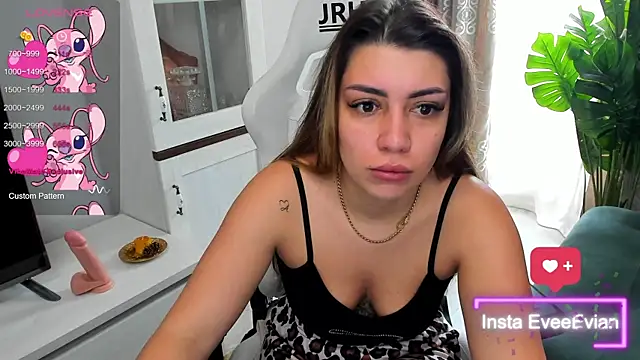 Snapshot of EveEvian chatting on 03-13-25, 10:15 EveEvian online show from 03-13-25, 10:15