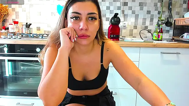 Snapshot of EveEvian chatting on 10-11-25, 08:35 EveEvian online show from 10-11-25, 08:35