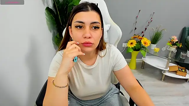 Snapshot of EveEvian chatting on 05-13-26, 05:32 EveEvian online show from 05-13-26, 05:32