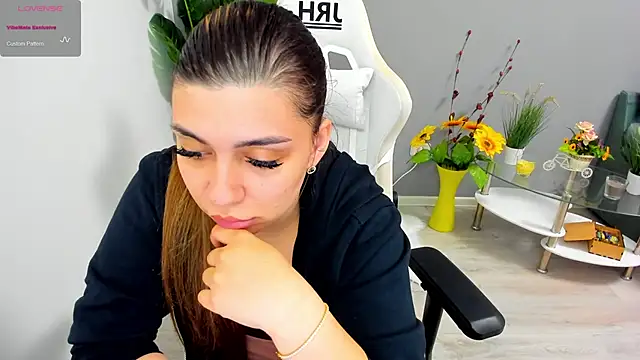 Snapshot of EveEvian chatting on 05-14-26, 07:20 EveEvian online show from 05-14-26, 07:20