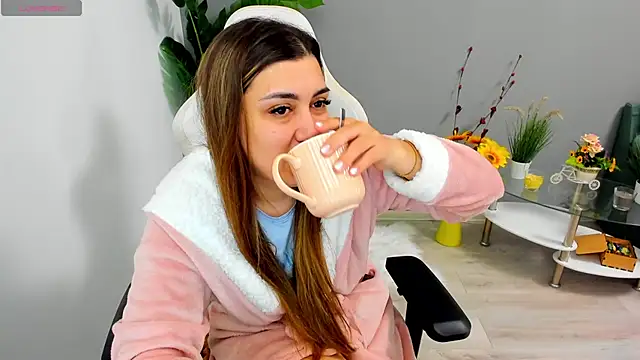Snapshot of EveEvian chatting on 05-17-26, 09:49 EveEvian online show from 05-17-26, 09:49