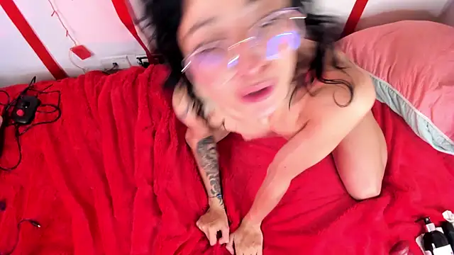 Snapshot of Cloe_Leee chatting on 02-07-25, 10:50 Cloe Leee online show from 02-07-25, 10:50