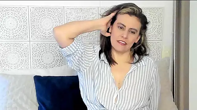 Snapshot of V_monse chatting on 01-22-25, 10:59 V monse online show from 01-22-25, 10:59