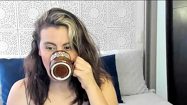 Snapshot of V_monse chatting on 01-27-25, 07:03 V monse online show from 01-27-25, 07:03