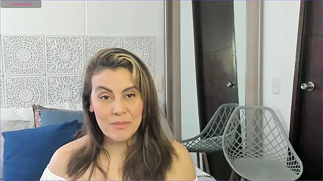 Snapshot of V_monse chatting on 02-15-25, 07:06 V monse online show from 02-15-25, 07:06