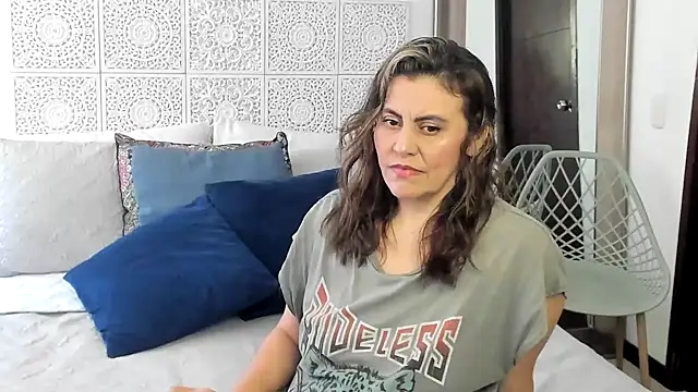 Snapshot of V_monse chatting on 02-21-25, 08:16 V monse online show from 02-21-25, 08:16