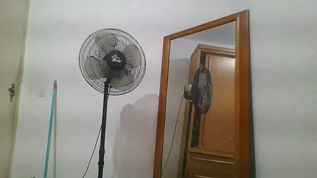 Snapshot of Estrela55 chatting on 05-15-26, 02:57 Estrela55 online show from 05-15-26, 02:57