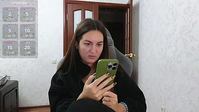 Nelly Fischer online show from 01-12-25, 04:40