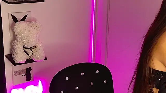 Snapshot of MissAmeliaa chatting on 10-28-25, 01:47 MissAmeliaa online show from 10-28-25, 01:47