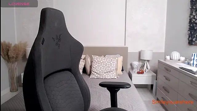 Smileyouarehere online show from 10-21-25, 01:39