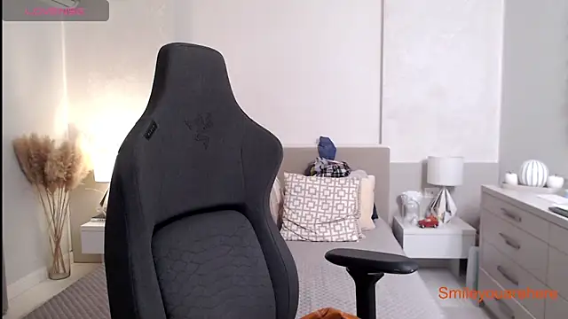 Smileyouarehere online show from 10-22-25, 01:50