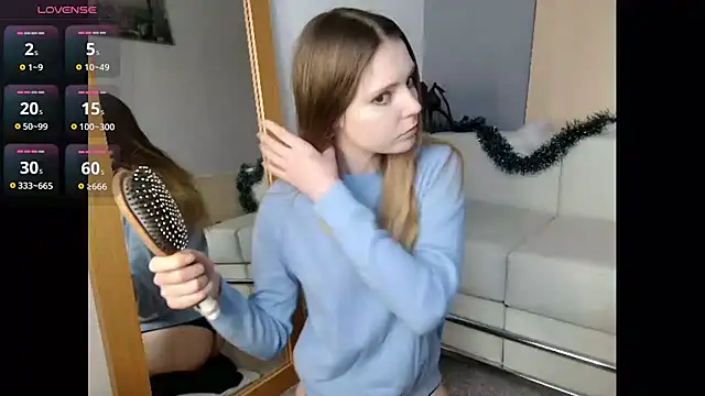 Snapshot of Frosty_Princess chatting on 12-17-25, 12:44 Frosty Princess online show from 12-17-25, 12:44