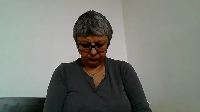 roseblak42 online show from 02-05-26, 10:42