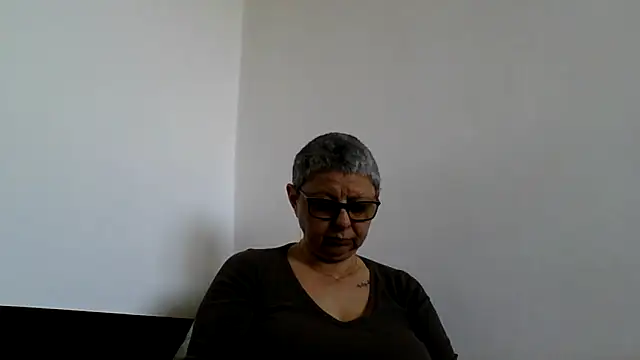 roseblak42 online show from 04-28-26, 08:30