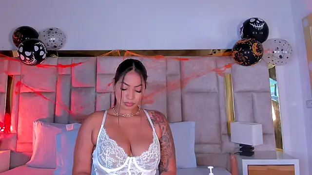 Miss Abigail  online show from 10-25-25, 01:18