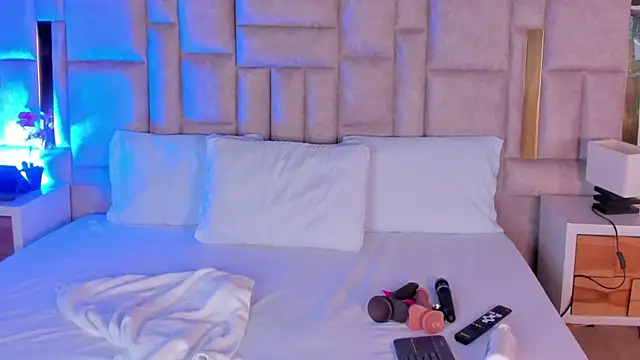 Miss Abigail  online show from 12-05-25, 01:52