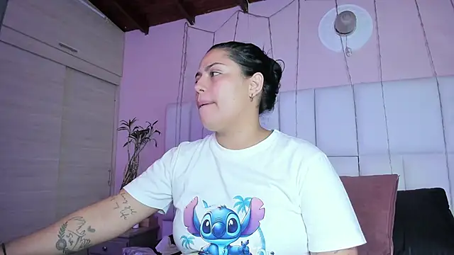 Snapshot of kiana_cream chatting on 09-24-25, 12:30 kiana cream online show from 09-24-25, 12:30