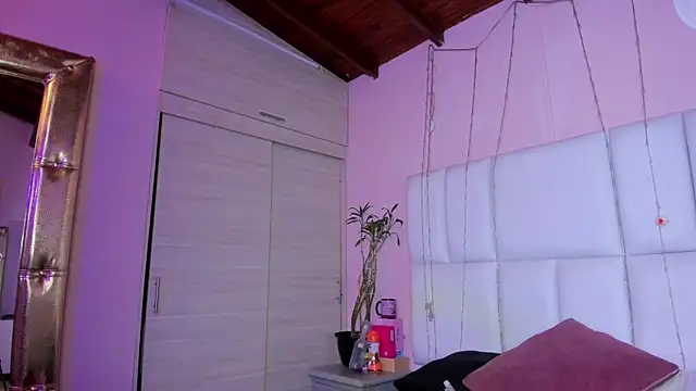 Snapshot of kiana_cream chatting on 09-25-25, 11:58 kiana cream online show from 09-25-25, 11:58