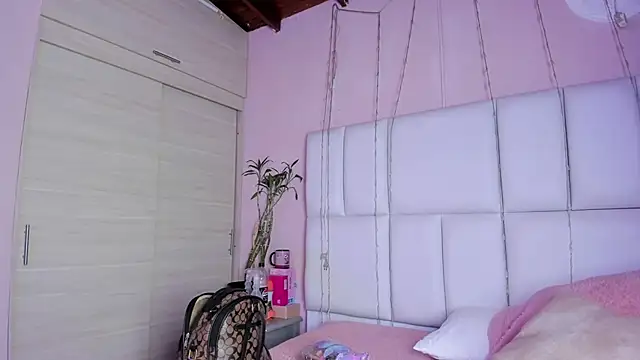 Snapshot of kiana_cream chatting on 09-26-25, 11:36 kiana cream online show from 09-26-25, 11:36