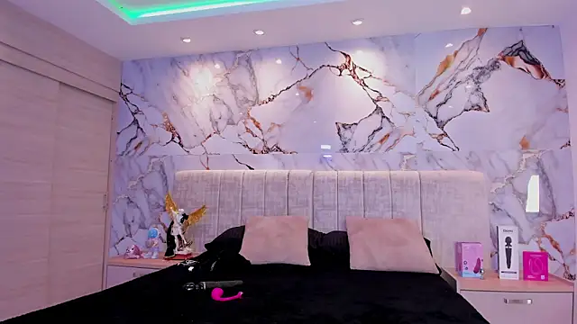 Snapshot of kiana_cream chatting on 11-08-25, 11:32 kiana cream online show from 11-08-25, 11:32