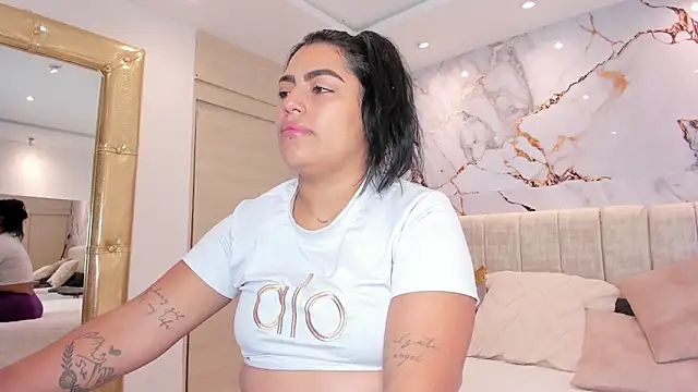 Snapshot of kiana_cream chatting on 11-22-25, 11:42 kiana cream online show from 11-22-25, 11:42