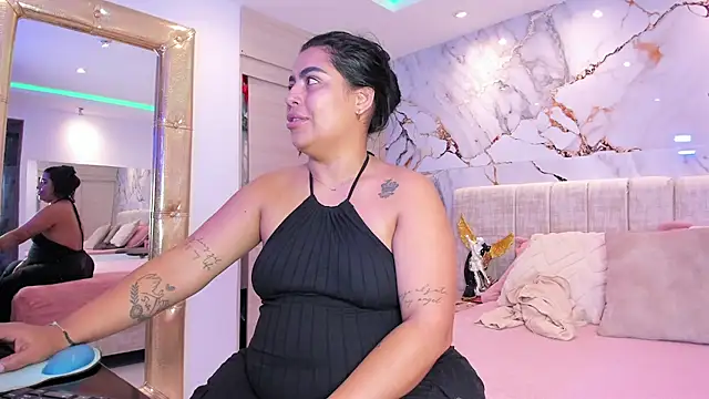 Snapshot of kiana_cream chatting on 11-28-25, 11:24 kiana cream online show from 11-28-25, 11:24