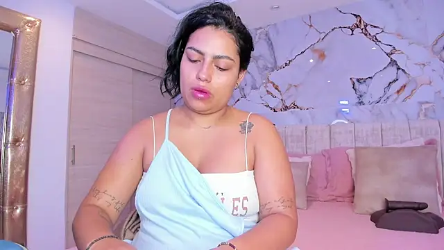 Snapshot of kiana_cream chatting on 11-29-25, 11:35 kiana cream online show from 11-29-25, 11:35