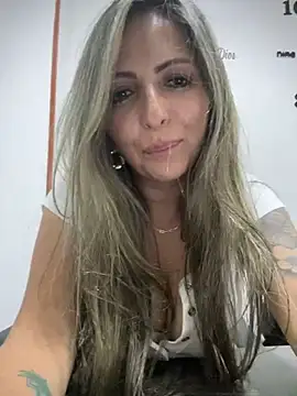 Snapshot of _Abril-Office1 chatting on 12-05-24, 10:45  Abril-Office1 online show from 12-05-24, 10:45