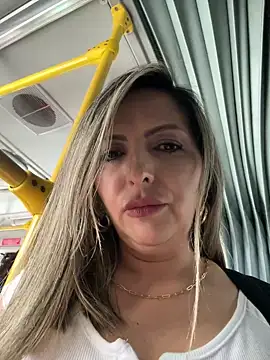 Snapshot of _Abril-Office1 chatting on 12-19-24, 03:30  Abril-Office1 online show from 12-19-24, 03:30